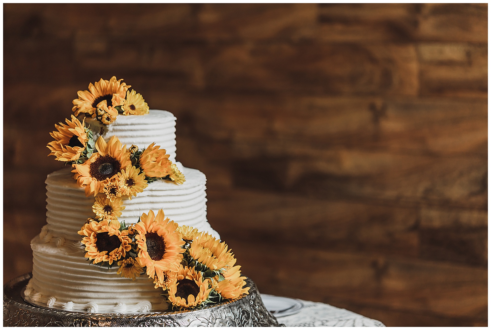 fall-wedding-harleys-haven-windsor-virginia-sunflowers_0050.jpg