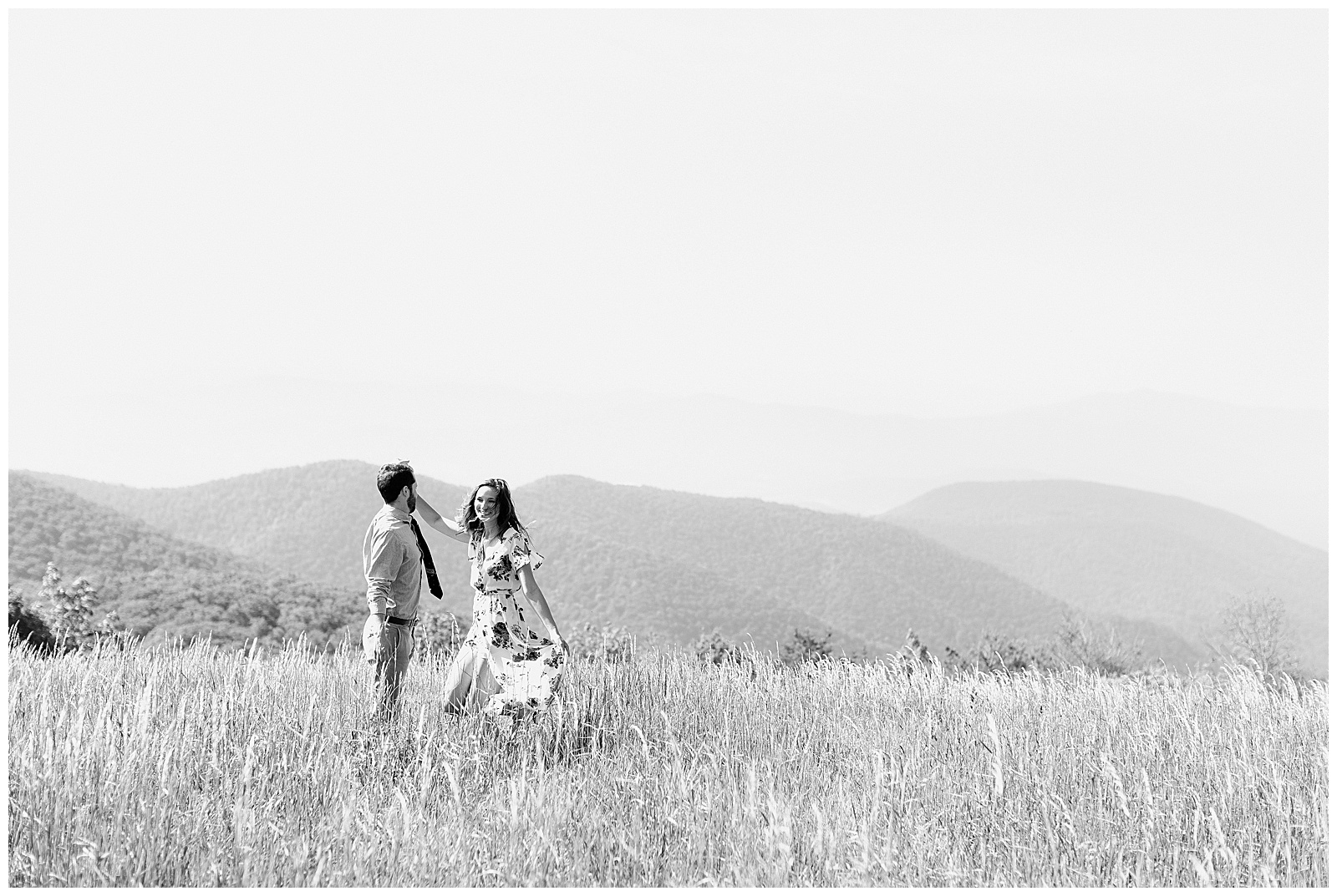 cole-mountain-fields-virginia-engagement-session_0016.jpg