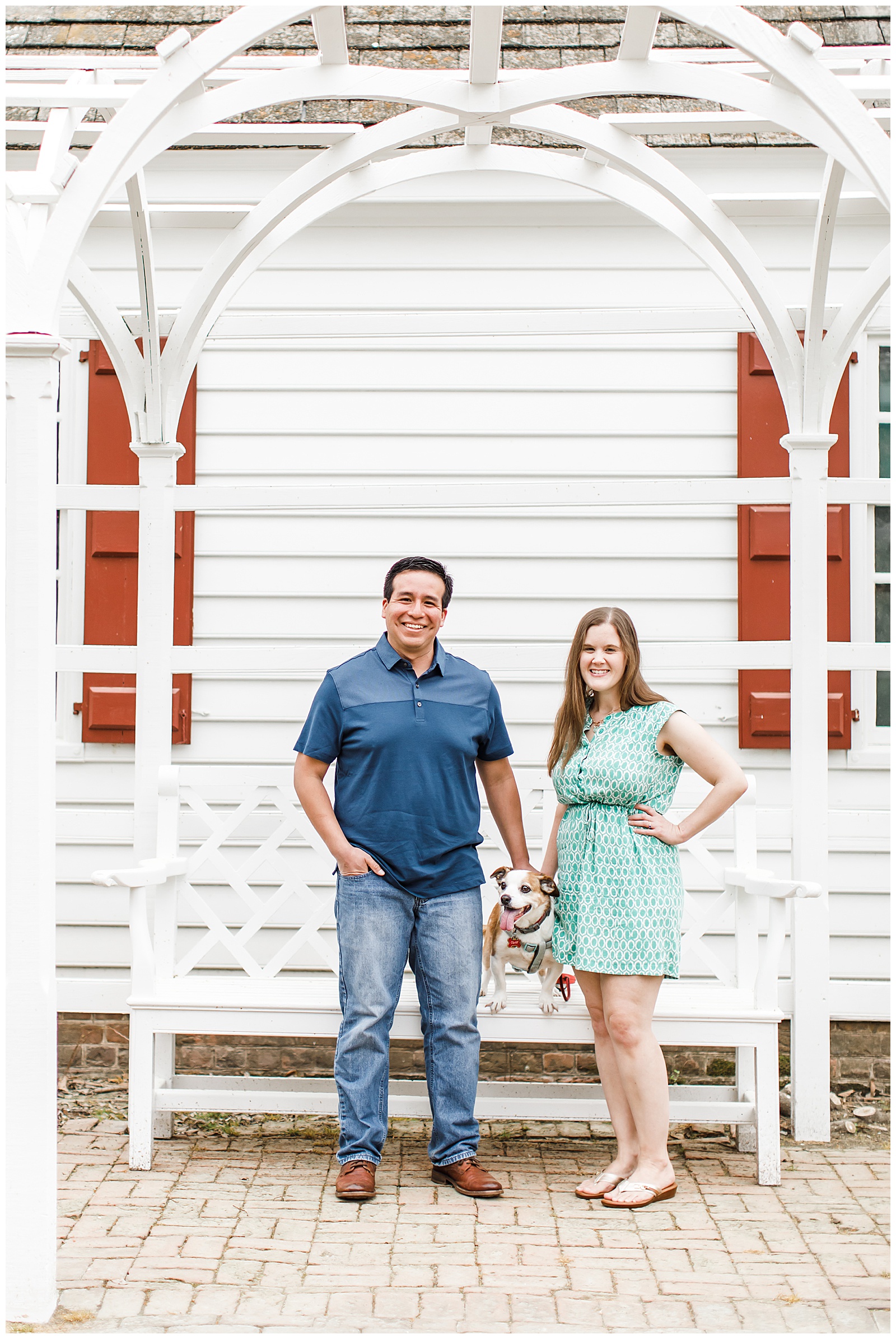 spring-colonial-williamsburg-engagement-session_0001.jpg