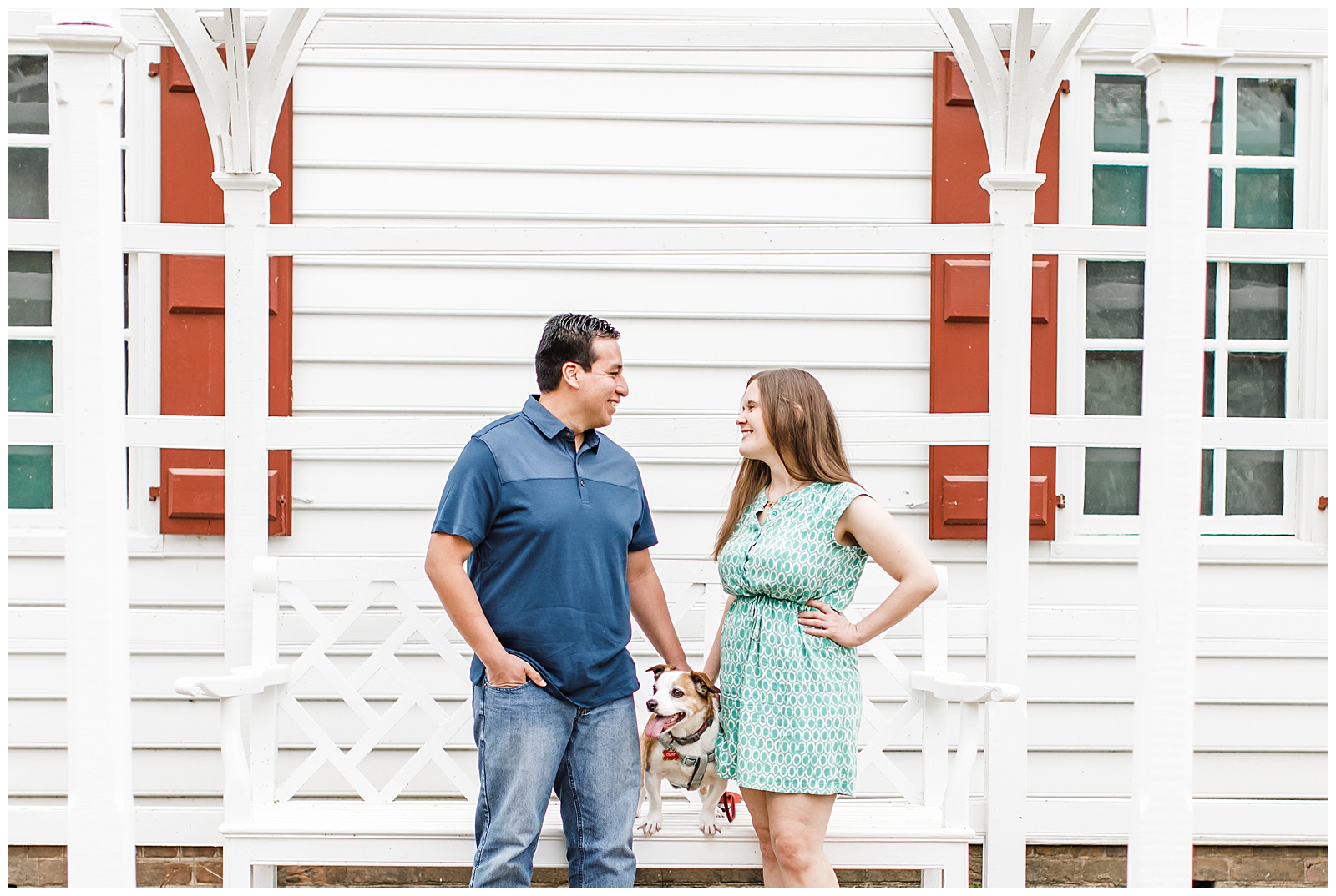 spring-colonial-williamsburg-engagement-session_0002.jpg