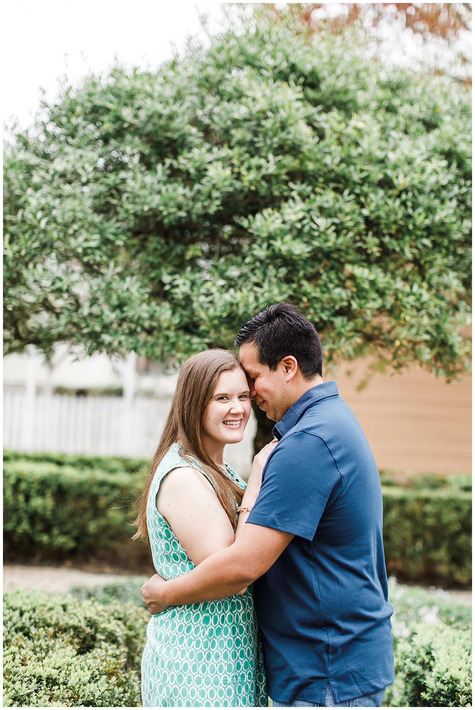 spring-colonial-williamsburg-engagement-session_0007.jpg