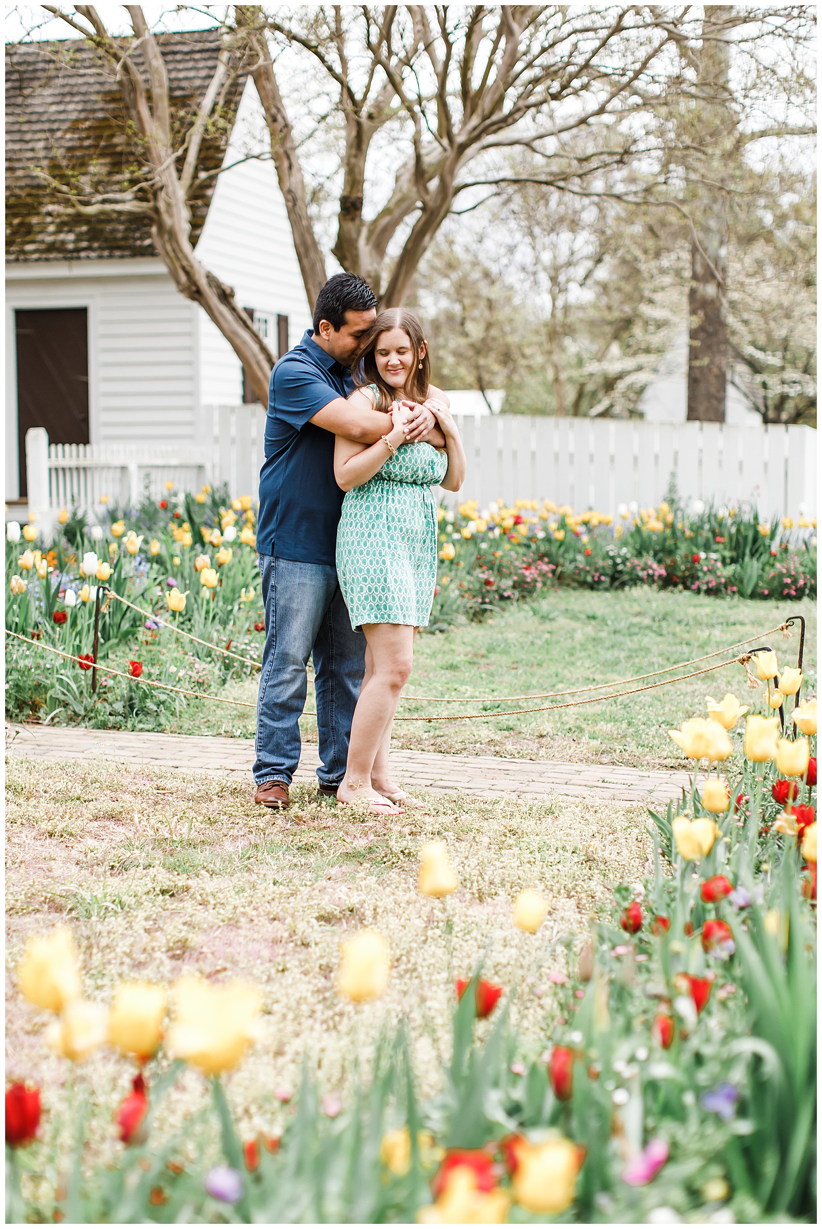 spring-colonial-williamsburg-engagement-session_0019.jpg