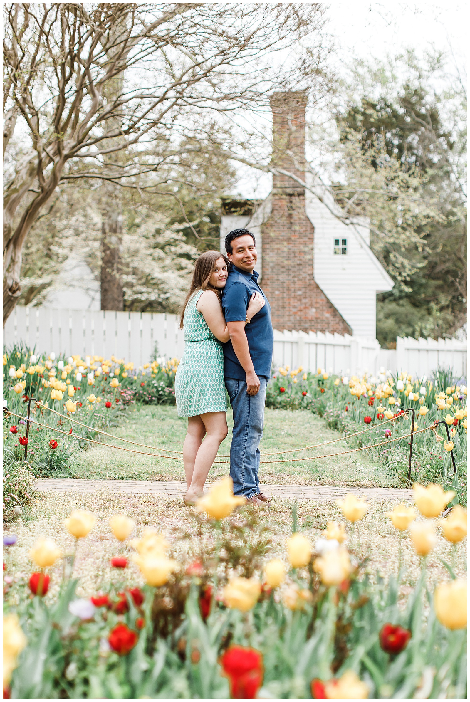 spring-colonial-williamsburg-engagement-session_0021.jpg