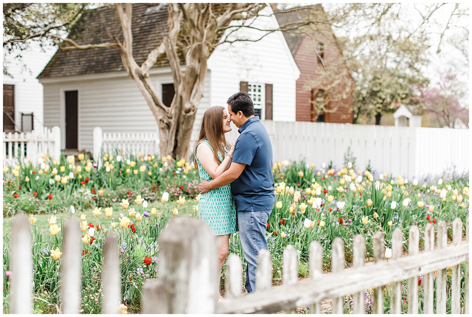 spring-colonial-williamsburg-engagement-session_0023.jpg