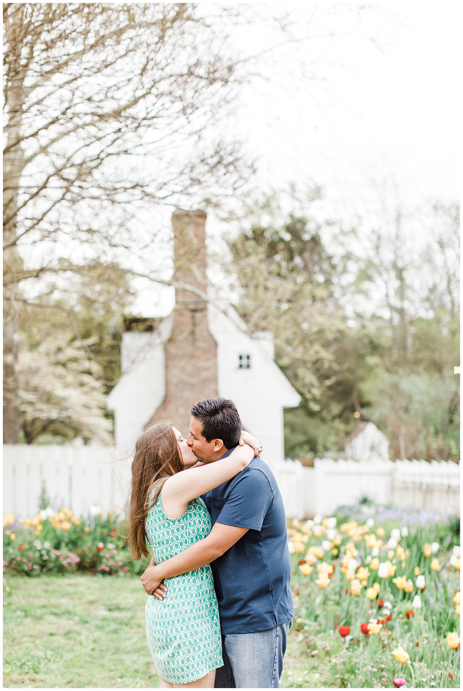 spring-colonial-williamsburg-engagement-session_0035.jpg