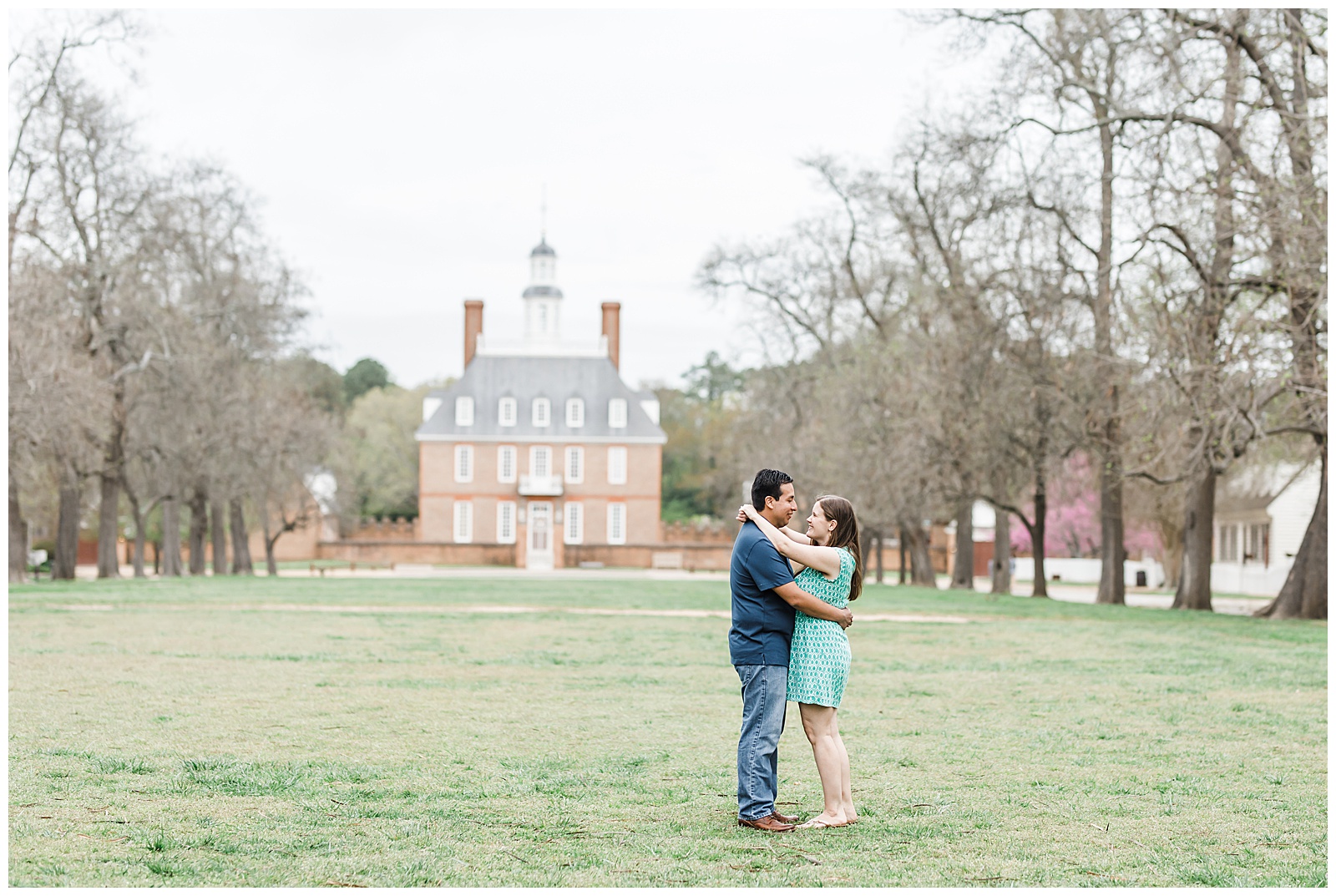 spring-colonial-williamsburg-engagement-session_0036.jpg