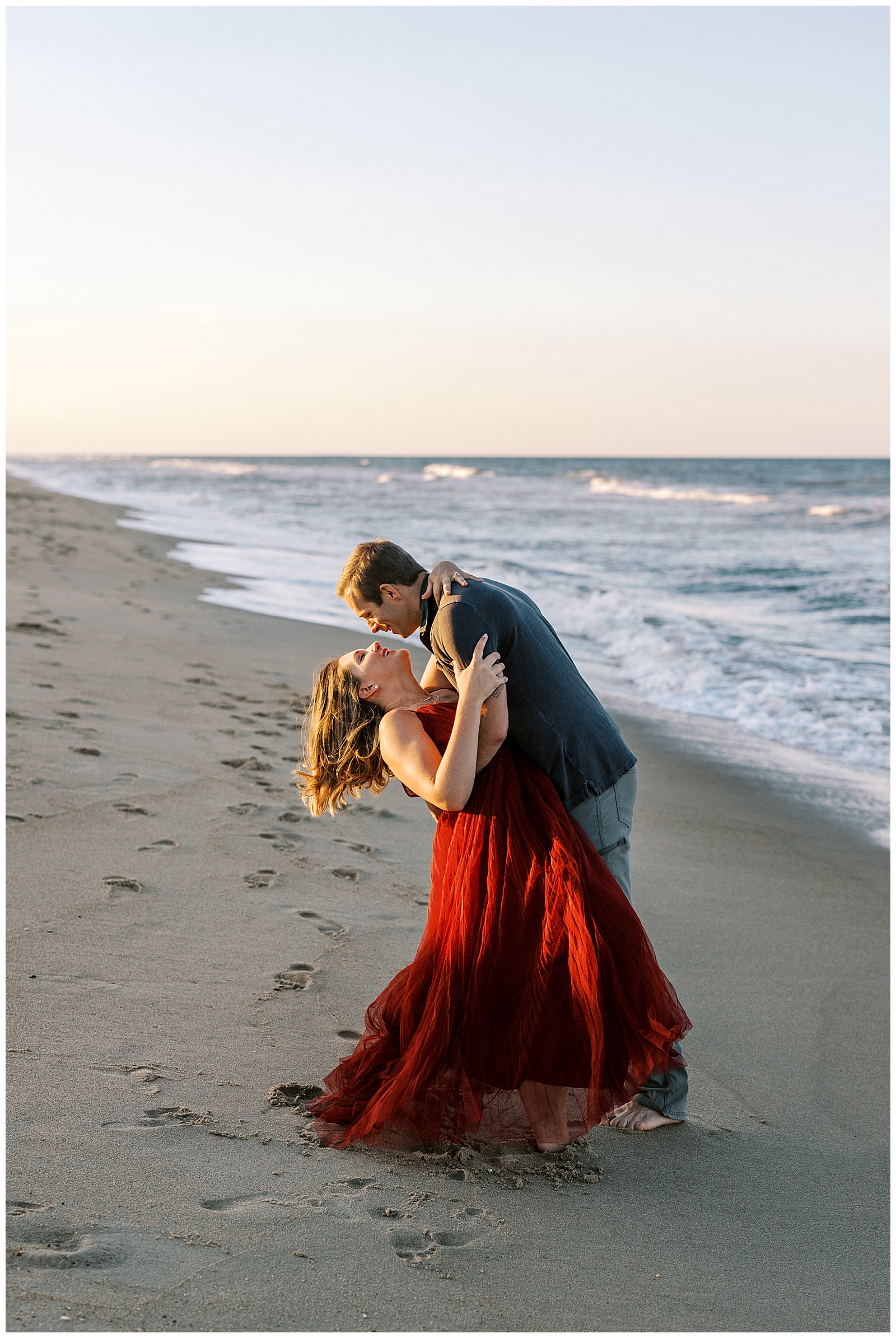 romantic-virginia-beach-oceanfront-engagement-session